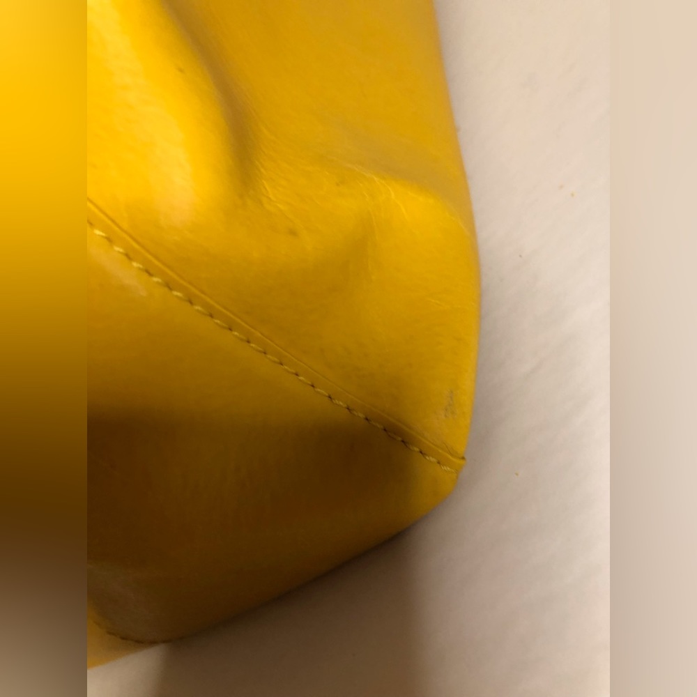 Hunter Yellow Rubber Tote - Picture 15 of 16